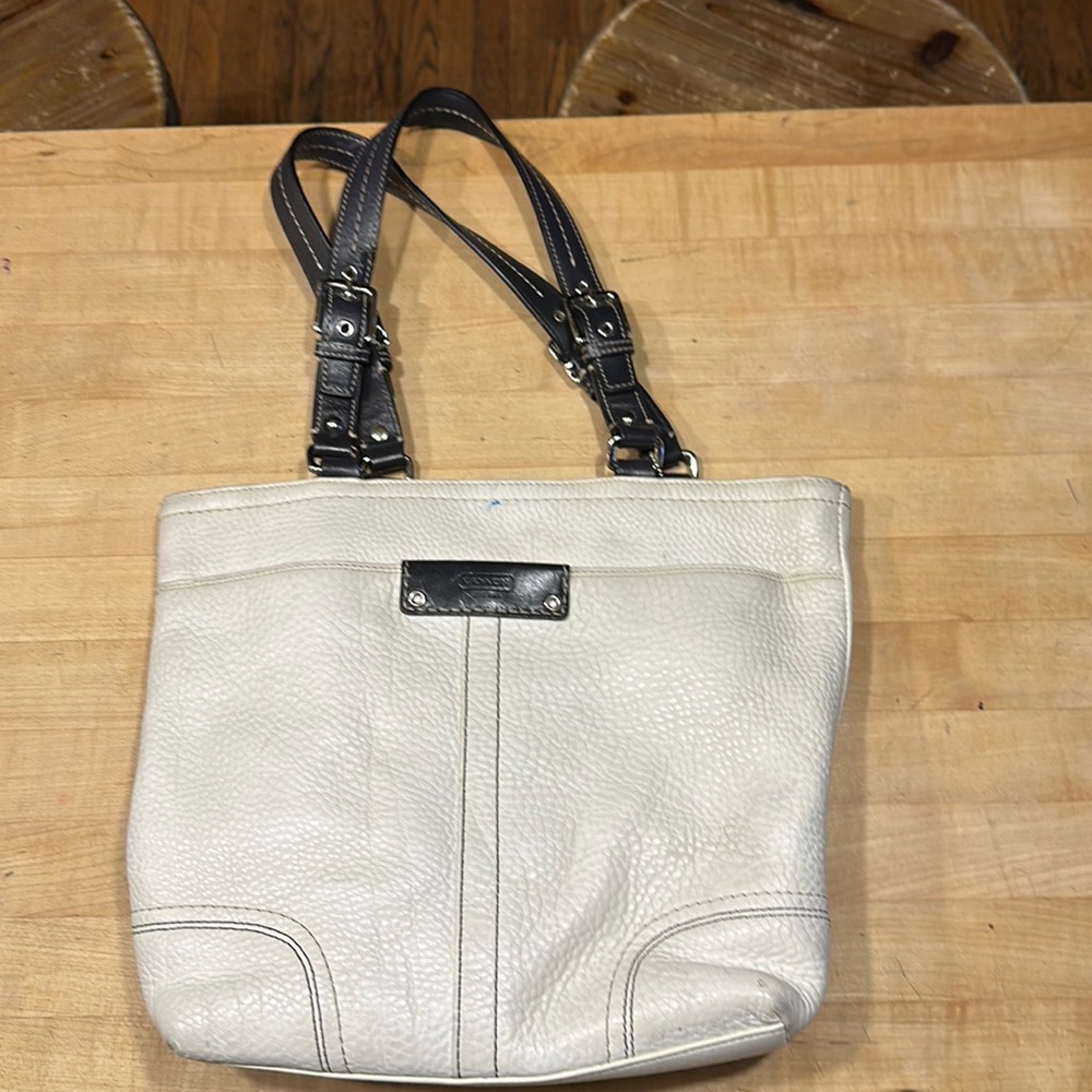 Beautiful white leather Coach purse 100% authentic
